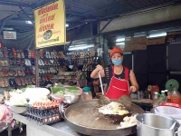 Street vendor finishing my Pad Thai