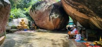 Buddha under Bolders