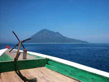 On the way to Manado Tua