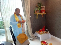 The Hindu pujari preparing