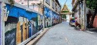 Walkway from Wat Rajsingkorn to the main street, Thanon Charoen Krung