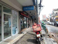 Pizza Hut among Thai shops